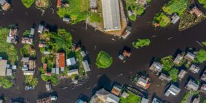 Ganvie (Lake Nokoué, near Cotonou) — A floating village known as “the Venice of Africa,” Ganvie is featured in High on the Hog for its connection to Benin food history and ancestral culinary traditions.